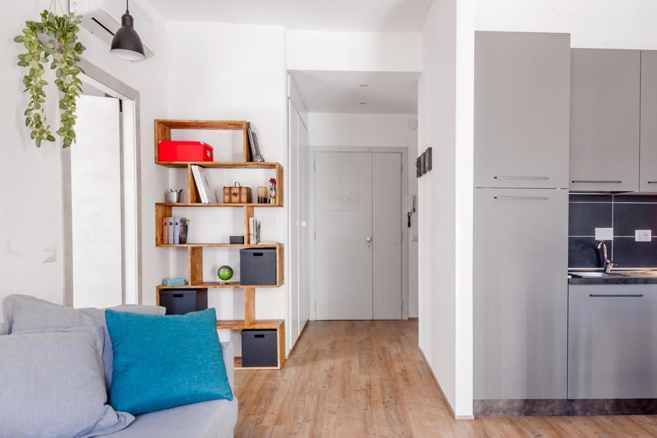 Open The Classic Wooden Shutters At A Cozy City Nest Firenze Eksteriør billede