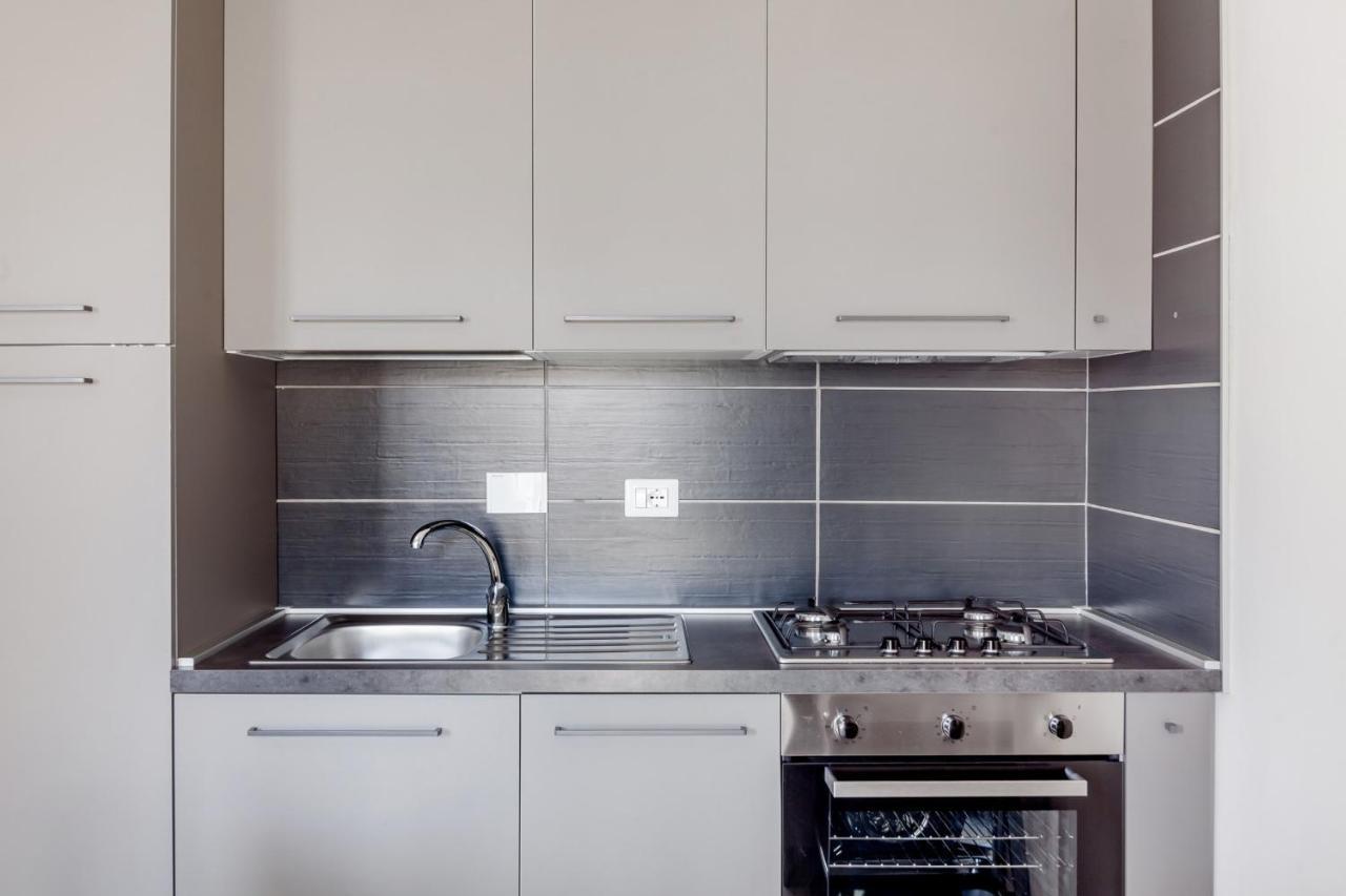Open The Classic Wooden Shutters At A Cozy City Nest Firenze Eksteriør billede