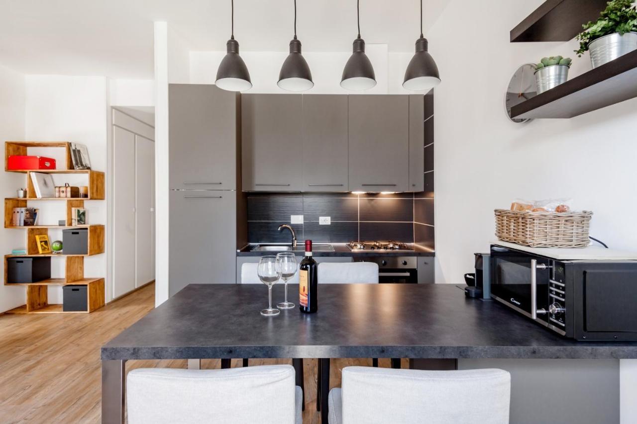 Open The Classic Wooden Shutters At A Cozy City Nest Firenze Eksteriør billede