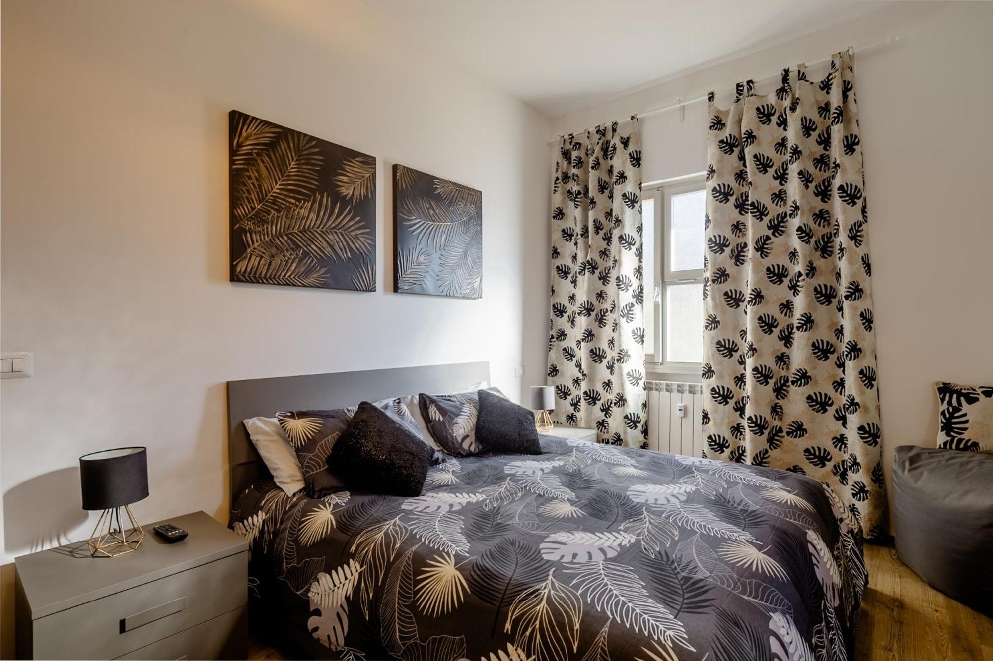 Open The Classic Wooden Shutters At A Cozy City Nest Firenze Eksteriør billede