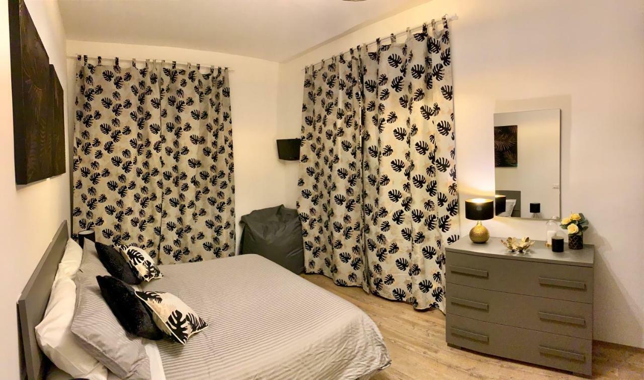 Open The Classic Wooden Shutters At A Cozy City Nest Firenze Eksteriør billede