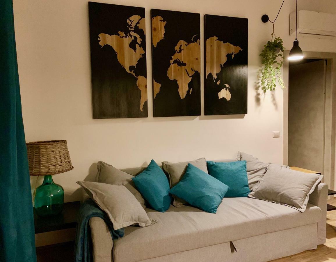 Open The Classic Wooden Shutters At A Cozy City Nest Firenze Eksteriør billede