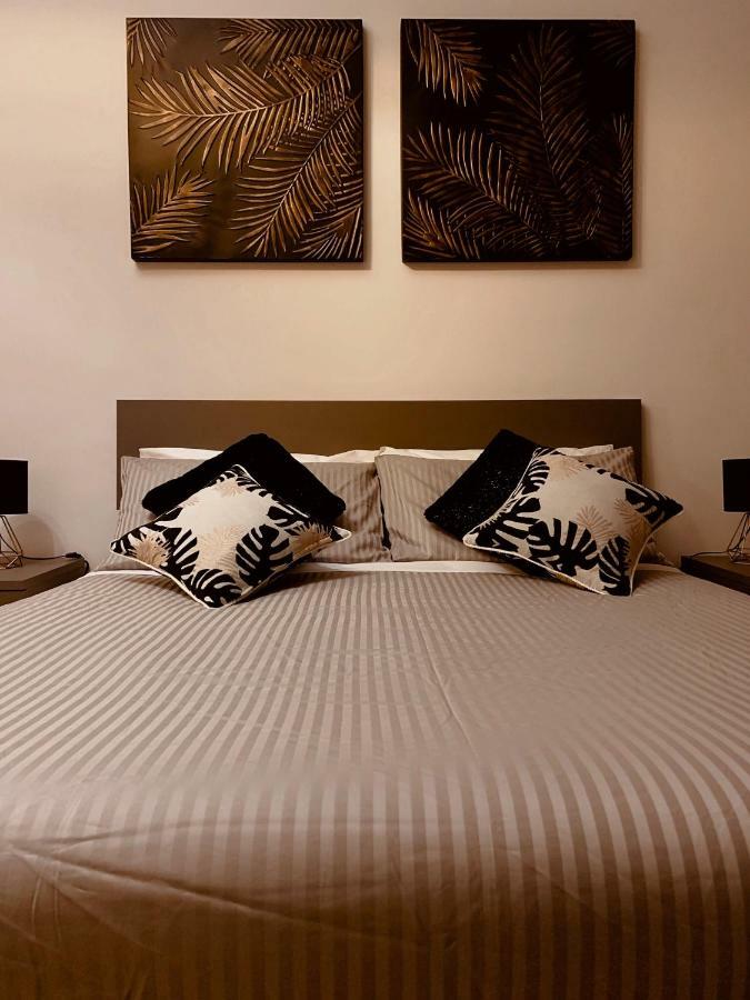 Open The Classic Wooden Shutters At A Cozy City Nest Firenze Eksteriør billede