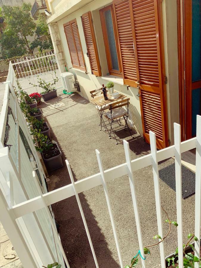 Open The Classic Wooden Shutters At A Cozy City Nest Firenze Eksteriør billede